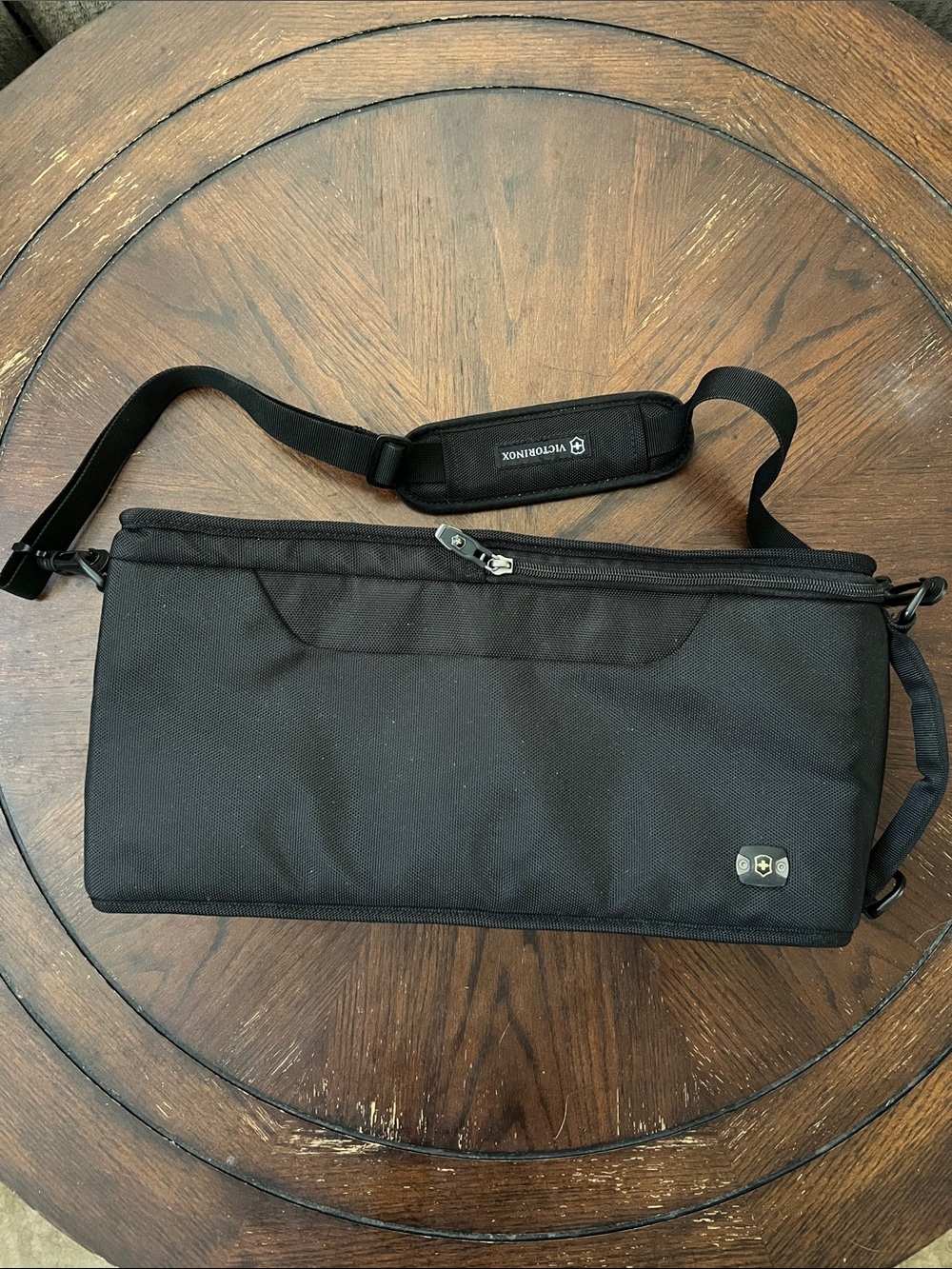 Victorinox Swiss Army Insulated Shoulder Bag Preowned